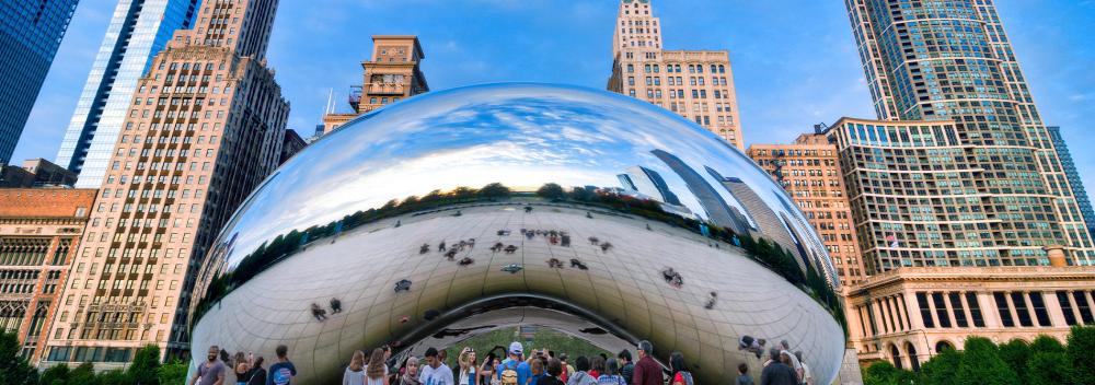 Cloud Gate sculpture in downtown Chicago, Illinois