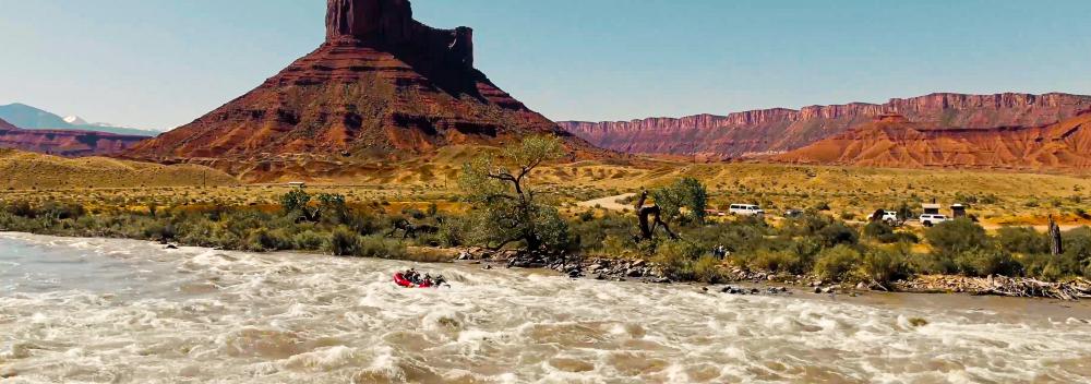 White-water rafting among the mesas of Utah