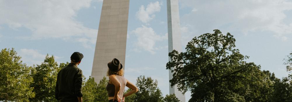 Vista del arco Gateway en St. Louis, Misuri